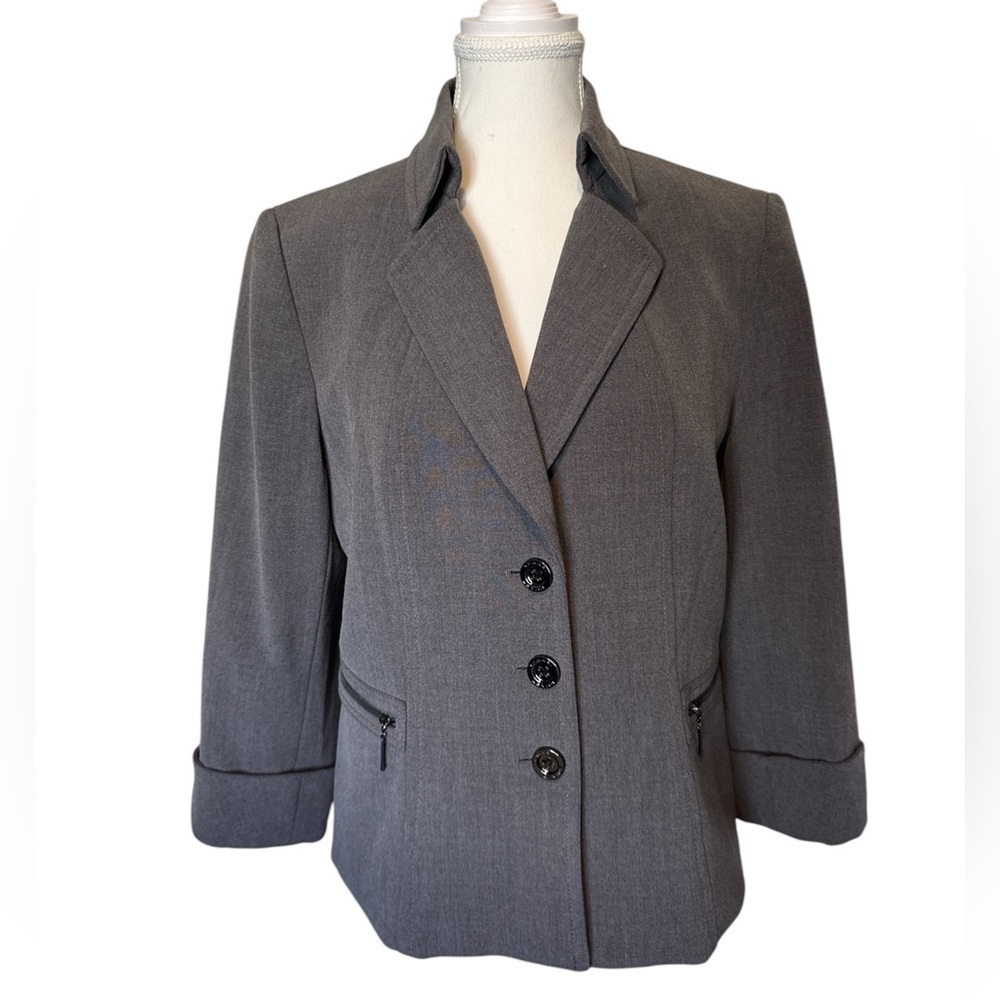 Tahari Arthur Levine Notched Collar Women's 10 Grey Lined
Fitted 3 Button Blazer
